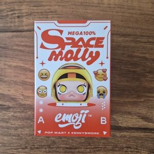 NWT 100% Authentic Pop Mart Mega Space Molly 100% x emoji Figure